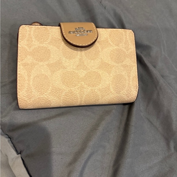 Coach Beige and Brown Shoulder Bag + matching wallet - Picture 2 of 8